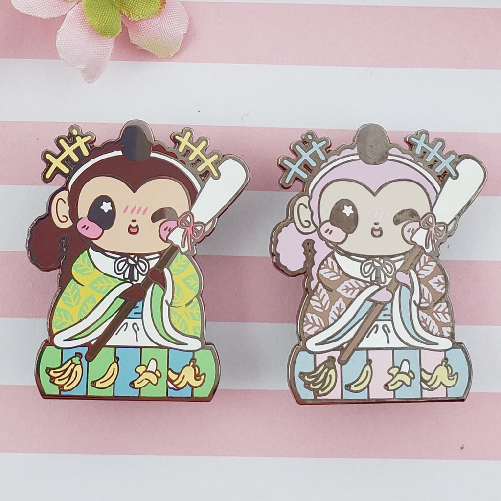 Helper Monkey: Girl's Day Animal Enamel Pins - Kittynaut
